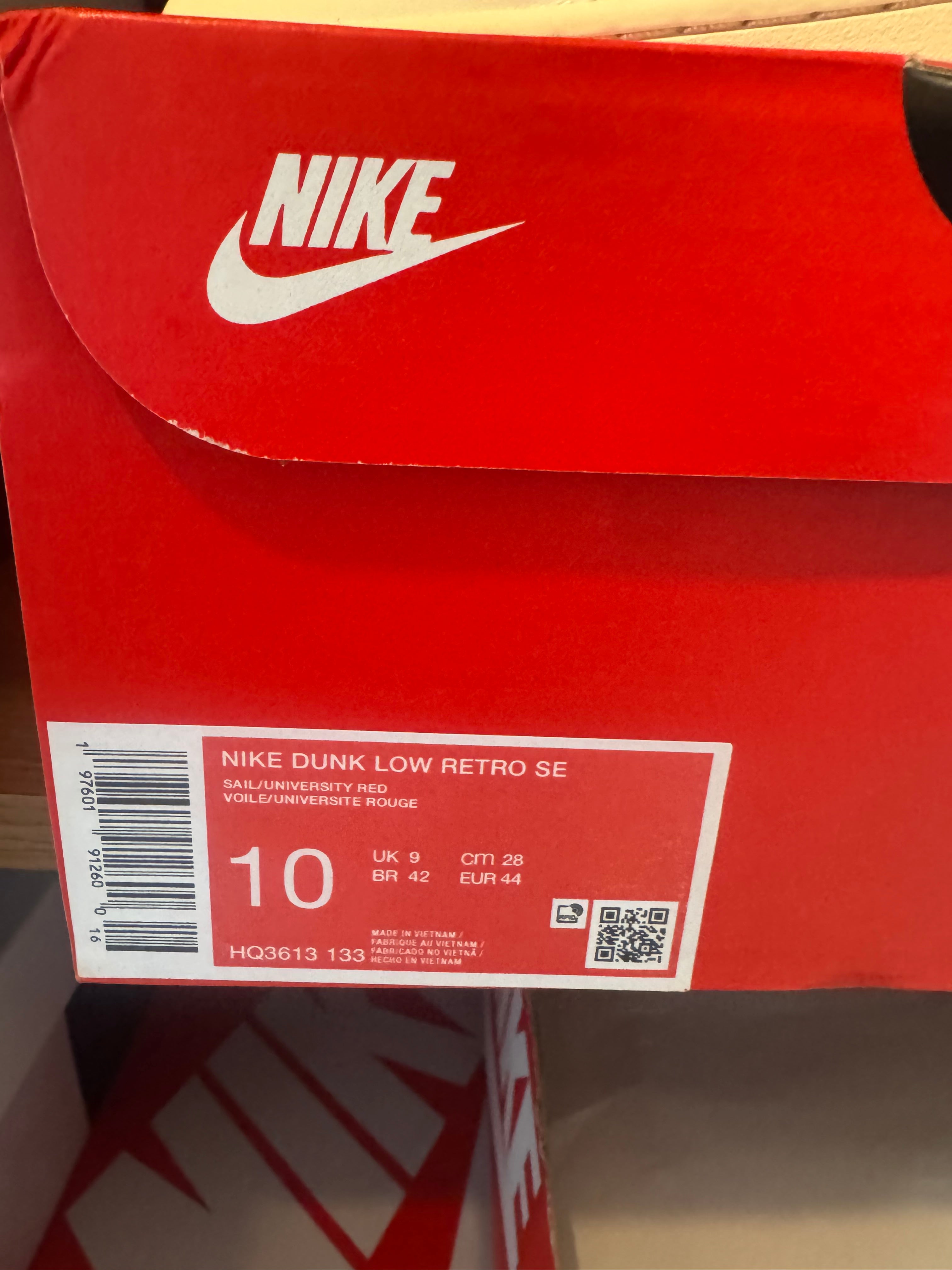 NIKE DUNK LOW RETRO SE SAIL/UNIVERSITY RED