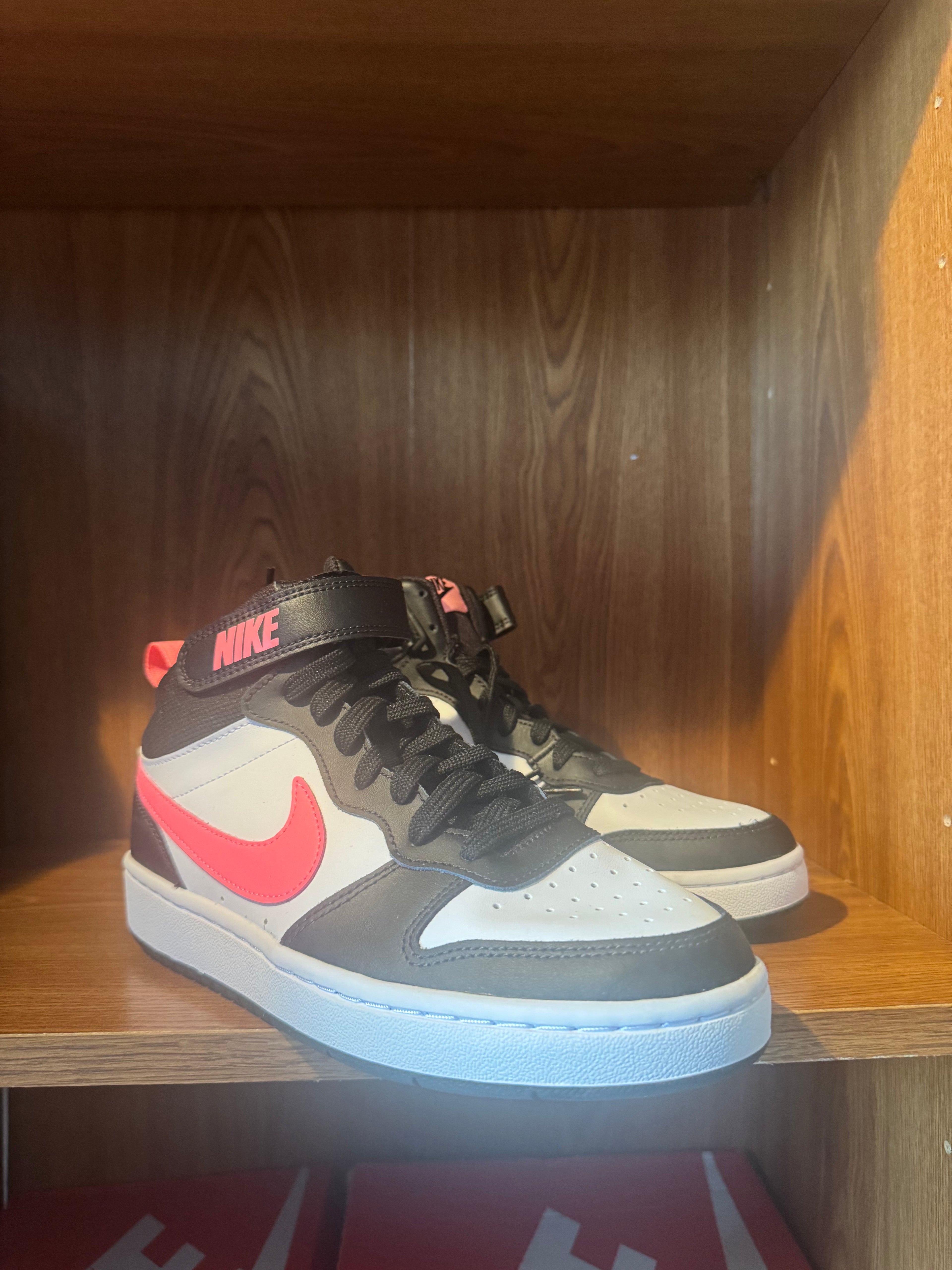 - [ ] Nike court borough mid2 sunset