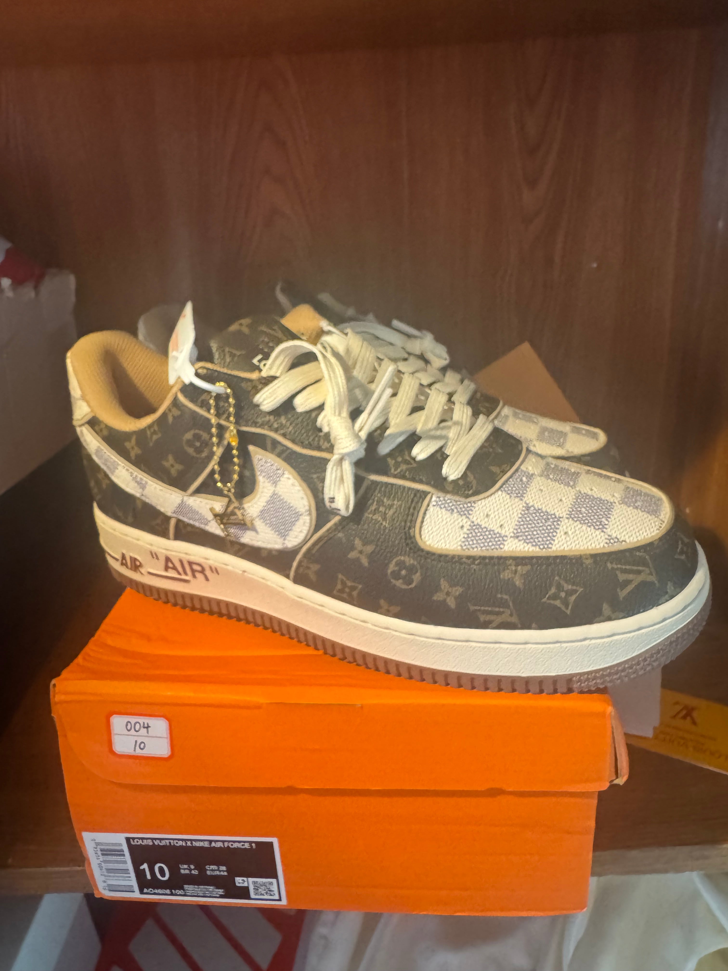 LOUIS VUITTON X NIKE AIR FORCE 1