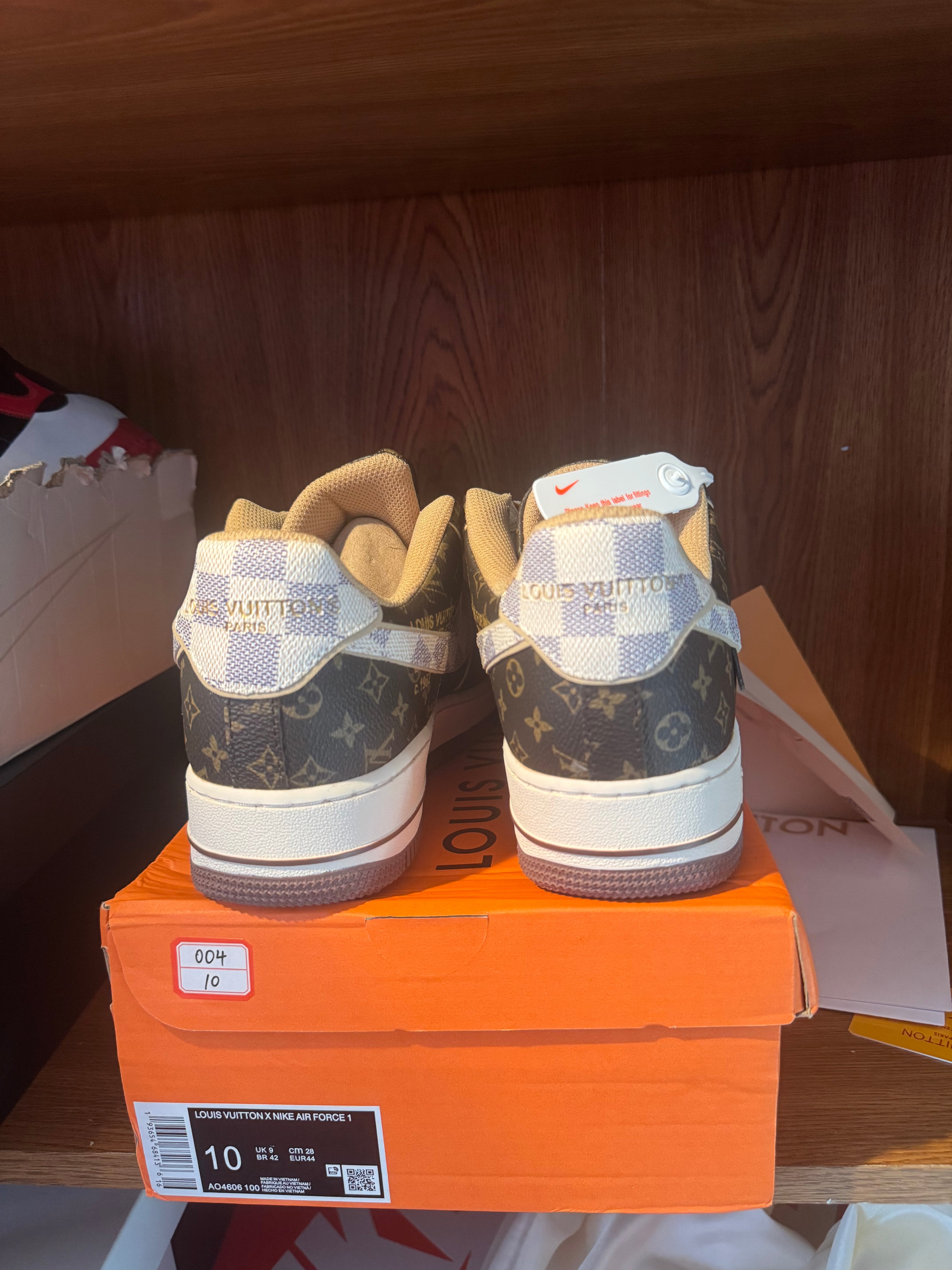 LOUIS VUITTON X NIKE AIR FORCE 1