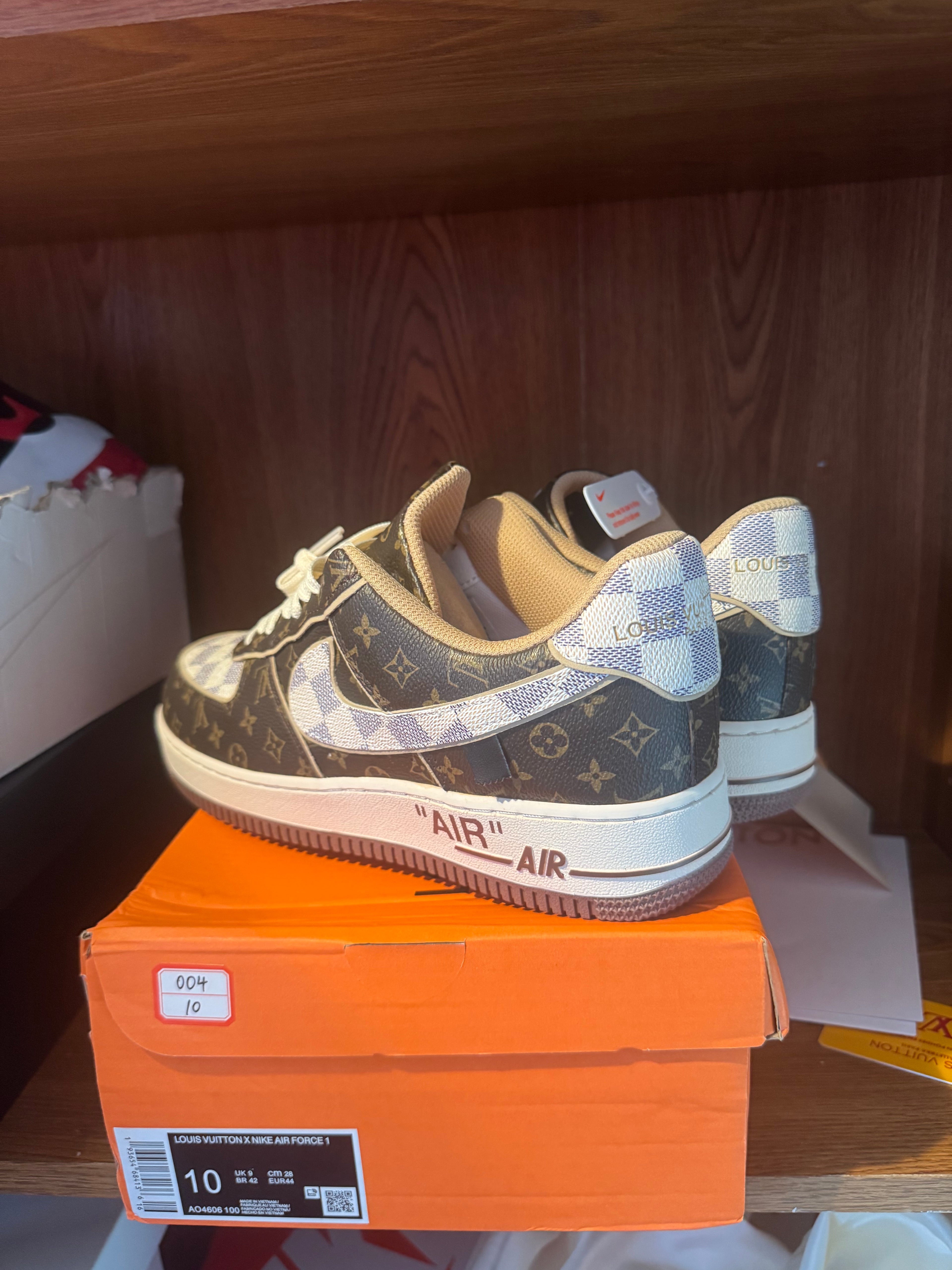 LOUIS VUITTON X NIKE AIR FORCE 1