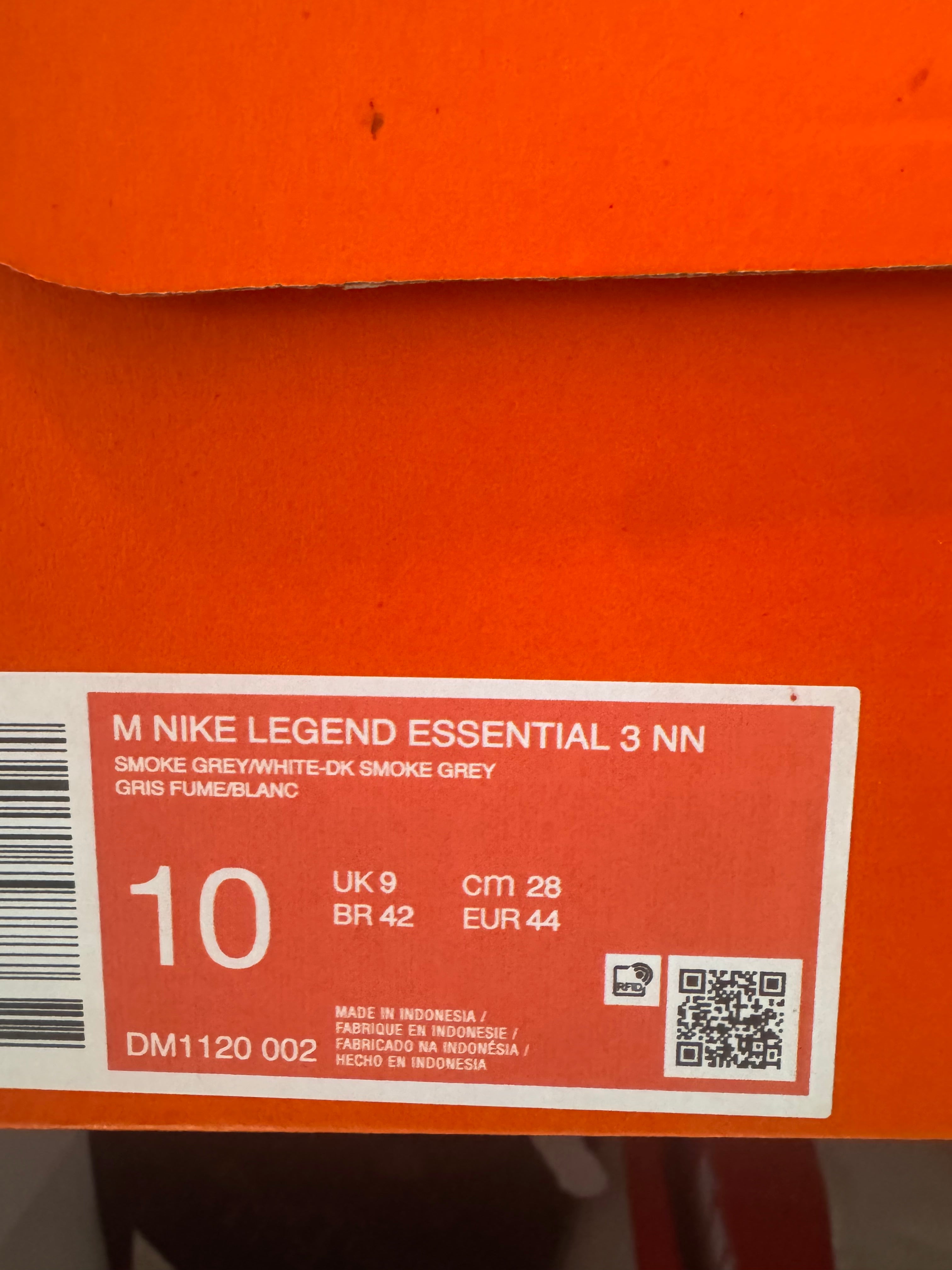 M NIKE LEGEND ESSENTIAL 3