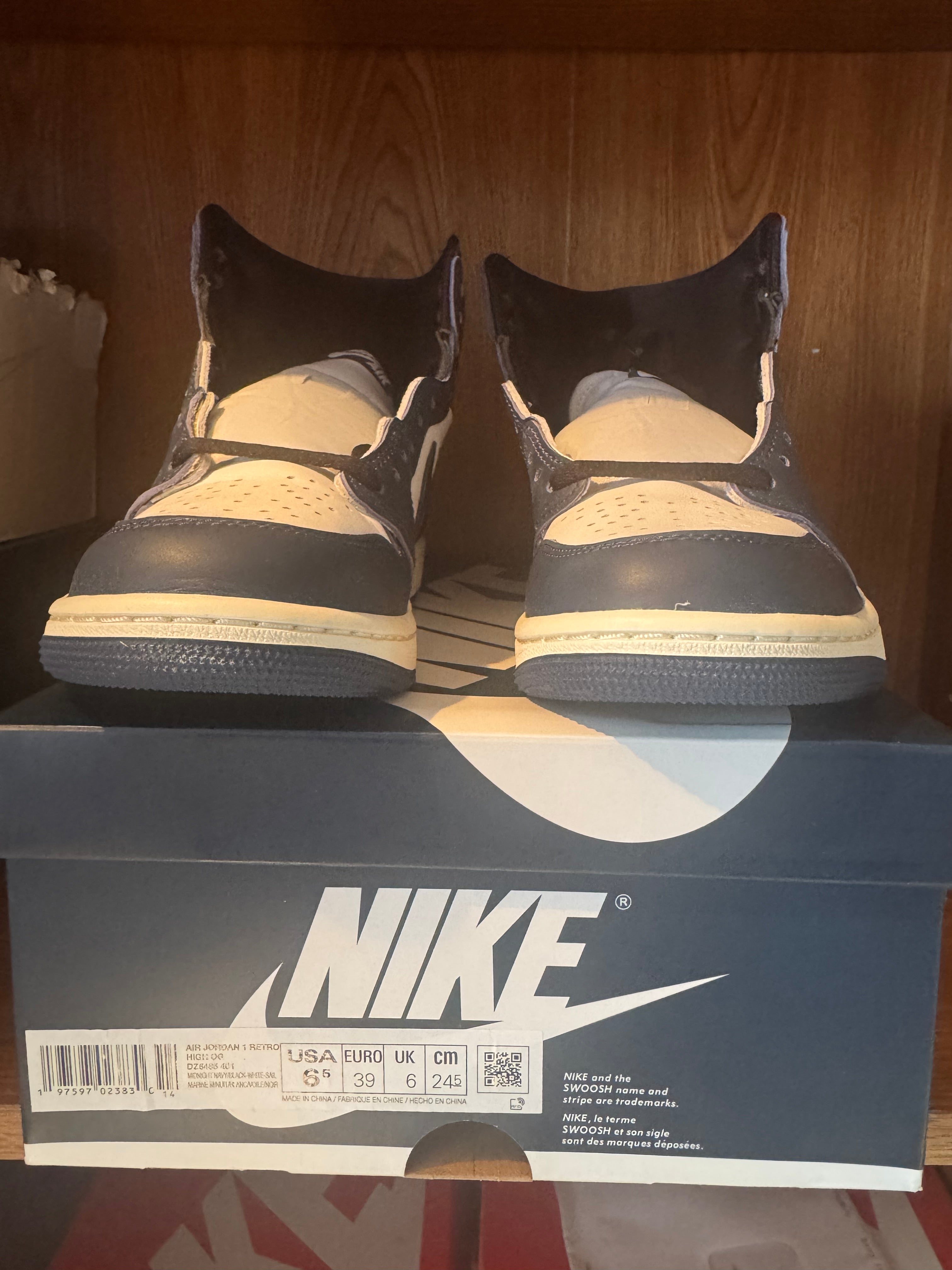 AIR JORDAN RETRO 1